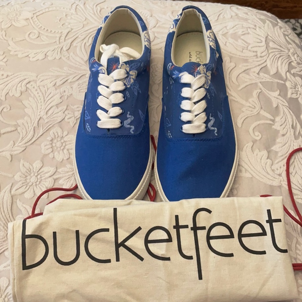 Funky blue canvas sneakers with rubber sole